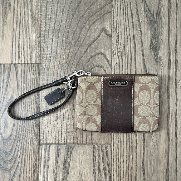 3/$20 vintage COACH wristlet  wallet clutch - Picture 2 of 5
